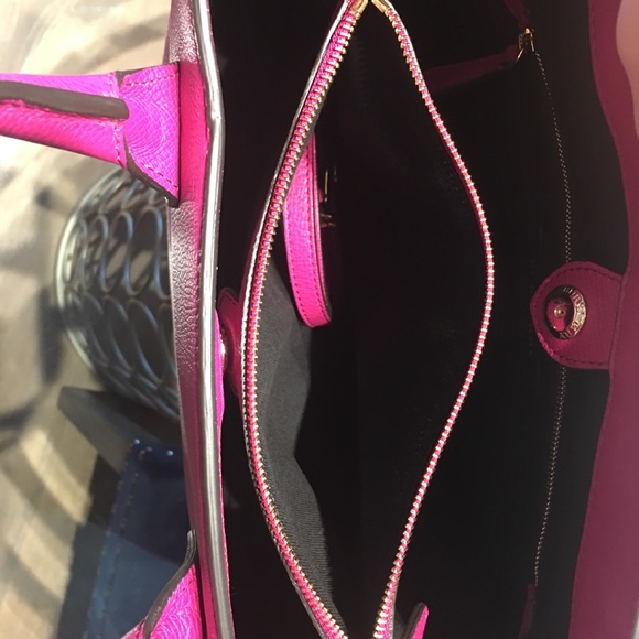 COPY - Authentic Burberry Banner bag in Fuchsia - Picture 6 of 8